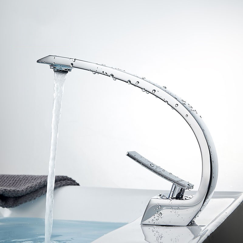 Grifo de lavabo de baño de baño de cromo cepillado de un solo orificio de acero inoxidable